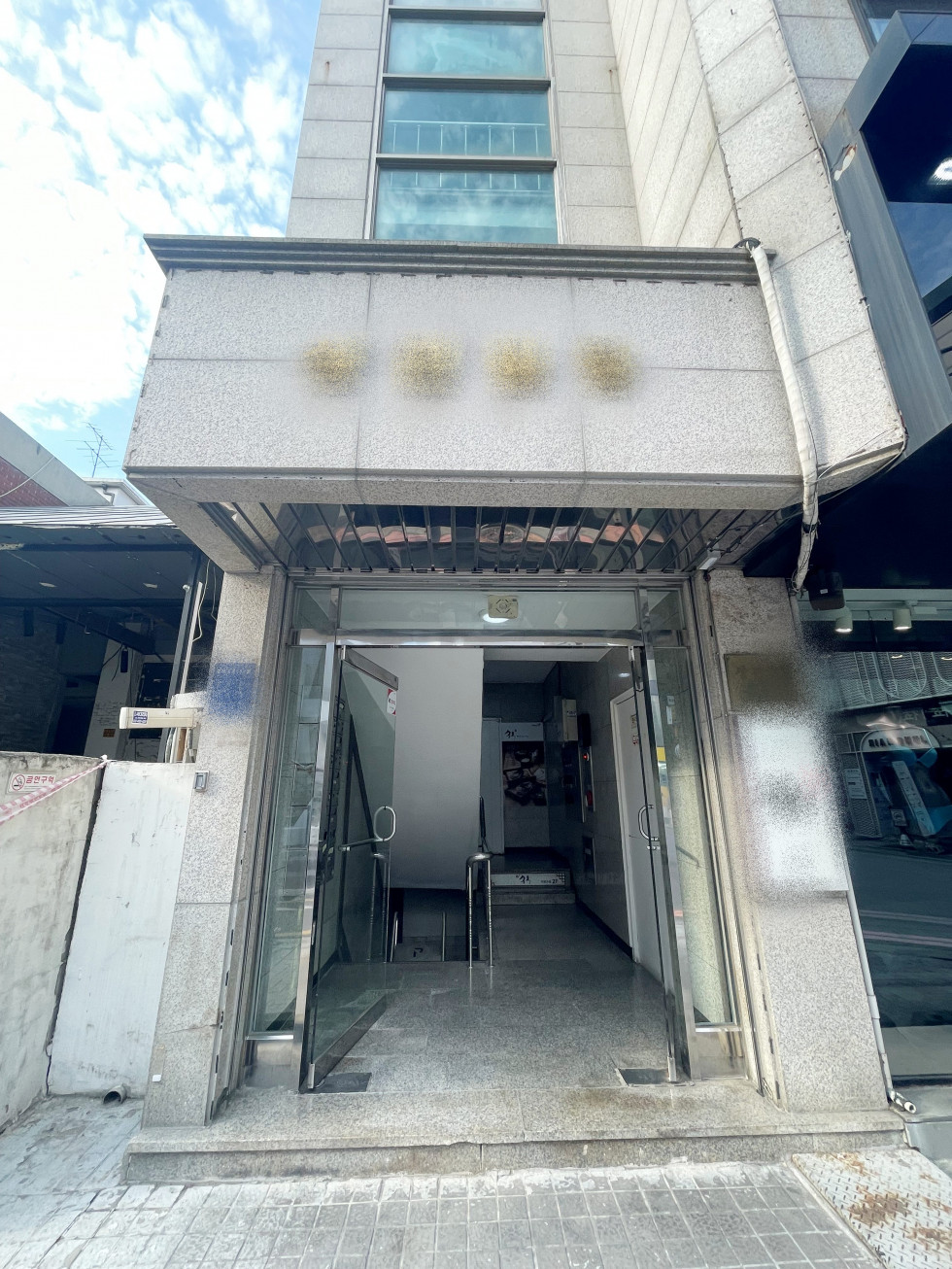 신사동 14평 사무실 | 월세 670만원 5