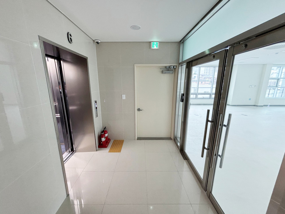논현동 40평 사무실 | 월세 1,040만원 12