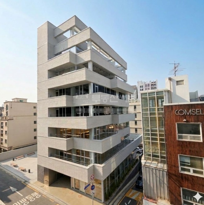 논현동 71평 사무실 | 월세 1,131만원