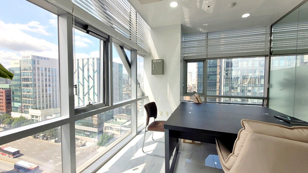 논현동 32평 사무실 | 월세 500만원 2