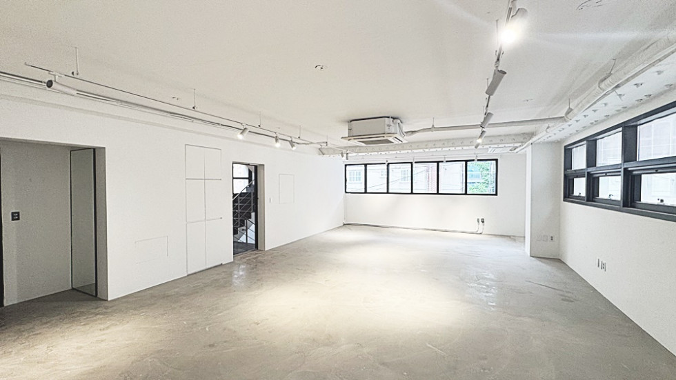 신사동 25평 사무실 | 월세 350만원 사진 2
