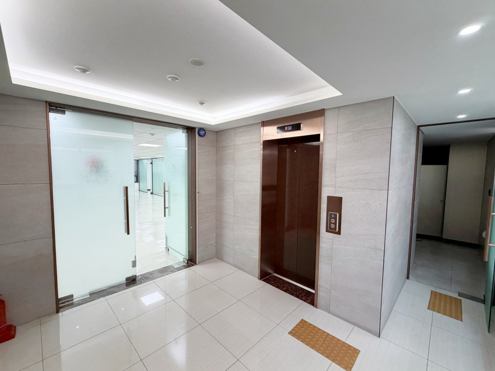 대치동 70평 사무실 | 월세 750만원 2